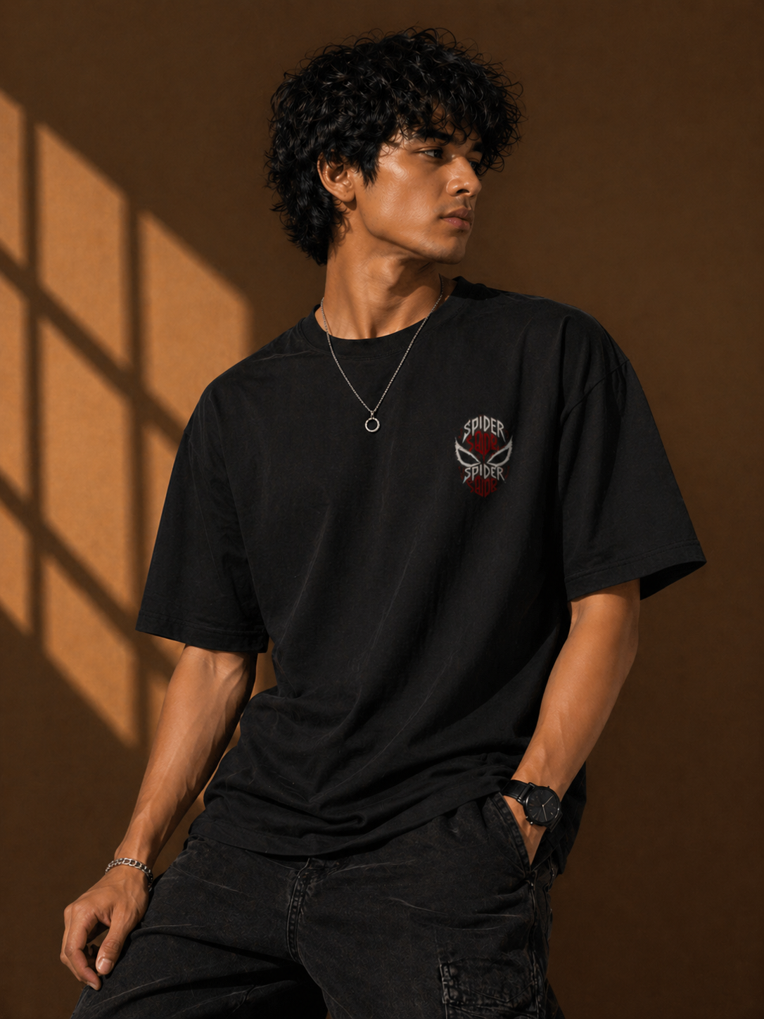 Close-up of the durable ribbed neckline and thick cotton fabric texture of the oversized streetwear t-shirt.